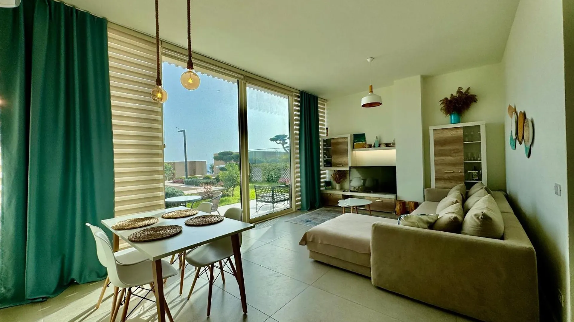 Green Coast, Palase 148